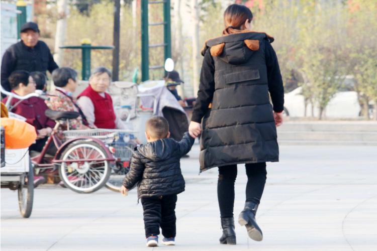 從幼兒園回家路上，只問(wèn)孩子四個(gè)問(wèn)題就行了