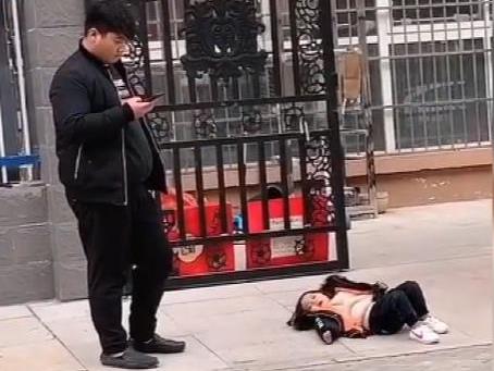 “超有耐心爸爸”面對(duì)超有耐力的女兒走紅 你中槍了嗎？