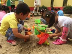 春暖花開 給寶寶做‘臟小孩’的機(jī)會(huì)