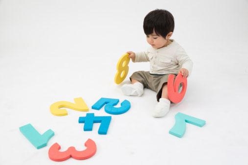 幾歲開始教寶寶識(shí)字最好？才不會(huì)錯(cuò)過最佳智力發(fā)育期
