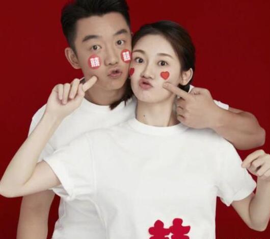 鄭愷苗苗現(xiàn)身婦產醫(yī)院奉子成婚遭石錘 恩愛有加貼心呵護
