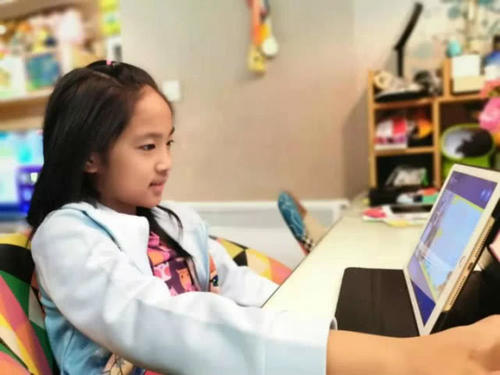 孩子上網(wǎng)課總坐不住 有可能是多動癥嗎？