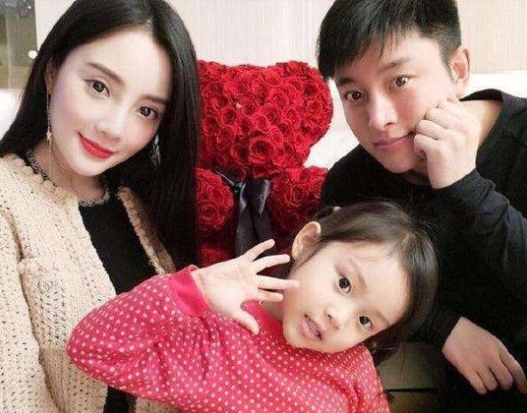 賈乃亮再現(xiàn)身李小璐住所 離婚后親子關系更需細心呵護