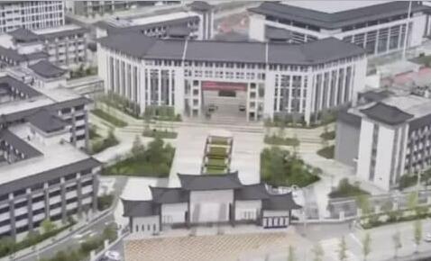 鎮(zhèn)安7.1億豪華中學學生發(fā)聲 回家不方便消費變高了