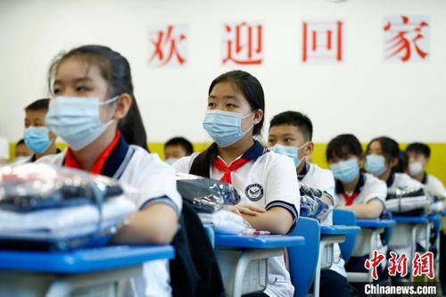 全國近3億大中小學(xué)學(xué)生陸續(xù)開學(xué) 回歸校園新學(xué)期加油