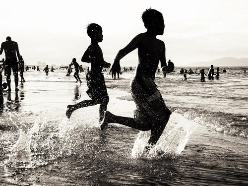 孩子失控家長更失控 上海兩小學(xué)生打鬧引發(fā)爸爸約架