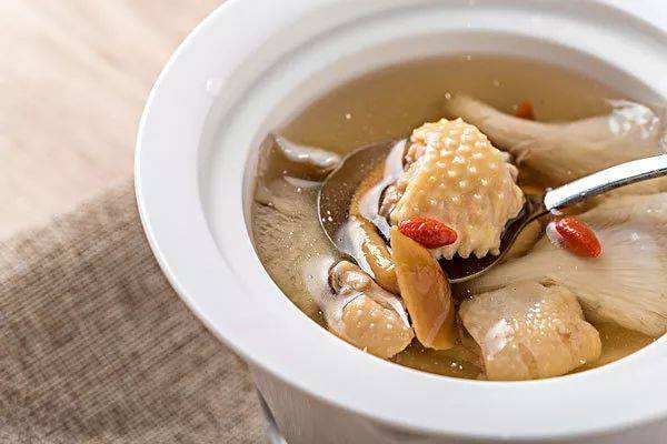 產(chǎn)后媽媽這么喝雞湯，催乳還不長(zhǎng)胖！
