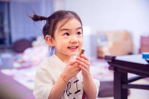 親貝觀察丨為什么明星的女兒，往往長(zhǎng)大都好看了？
