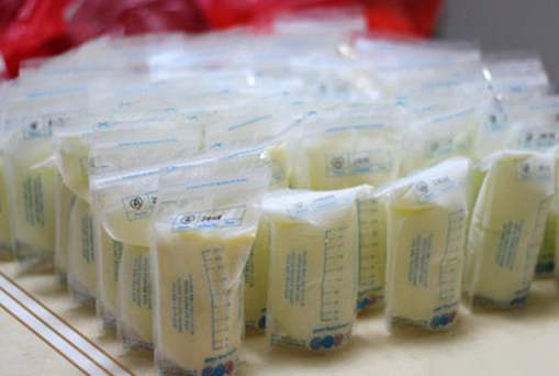 母乳吃不完的話，可以怎么處理？