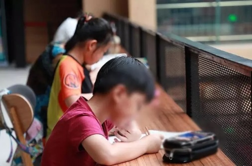 用金錢激勵(lì)孩子學(xué)習(xí)，有哪些“副作用”家長要知道