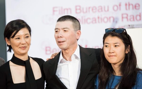 同是明星兔唇女兒，李嫣和馮思羽性格為何卻如此不同？