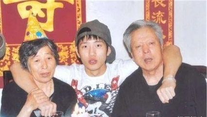 井柏然怒懟索要贍養(yǎng)費的父母，"生而不養(yǎng)，談何而來的贍養(yǎng)費？