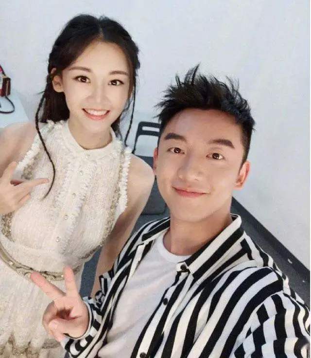 鄭愷愛妻苗苗孕照流出，身材依舊超正點