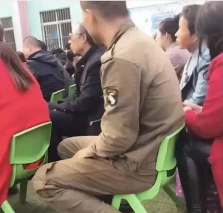 “我爸爸媽媽又不偷不搶，有什么好嫌棄的”，兒子的話讓父母感動