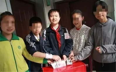 “五道杠少年”與“不屑弟”互換人生，凸顯家庭教育的重要性