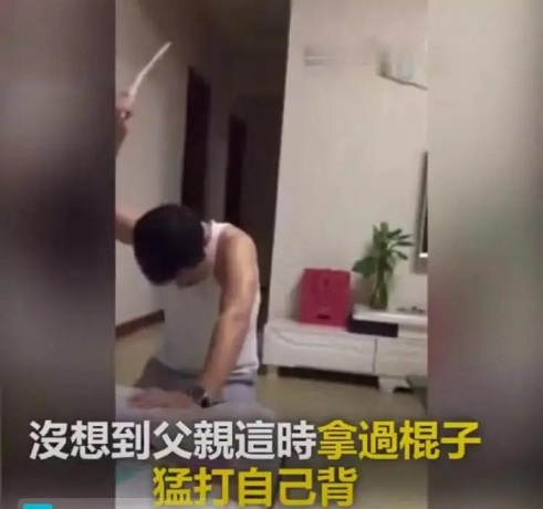 孩子撒謊老爸挨打，“苦情”式教育并不值得贊賞