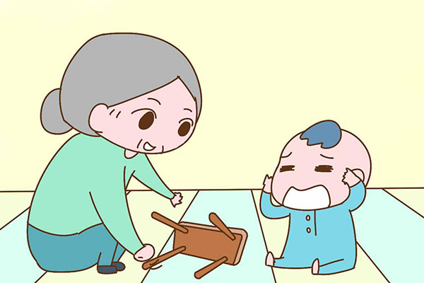 老人“假帶娃”現(xiàn)象背后，有沒有深層次的原因？