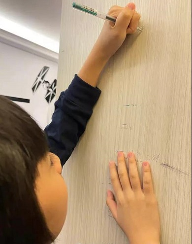 林志穎曬兒子側(cè)臉，破kimi長殘謠言，引網(wǎng)友感慨