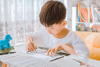 想知道孩子是不是上學的料，看他上幼兒園的表現(xiàn)就知道了