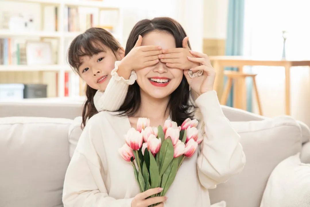 為什么建議媽媽在寶寶面前勤刷臉？原來是有這個好處
