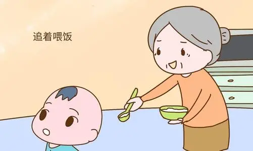 這種喂飯方式正在傷害孩子的健康，家長(zhǎng)還不知情