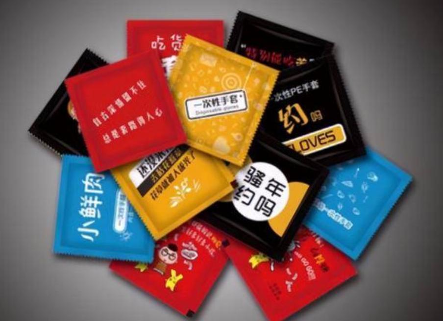 吃頓飯被惡心到，一次性手套包裝像“小雨傘”，外賣商家無下限？