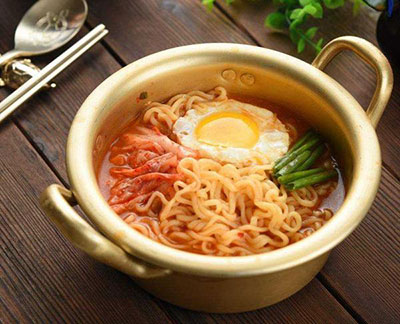 這幾類食物都是孩子的身高“抑制劑”，別再給孩子買了