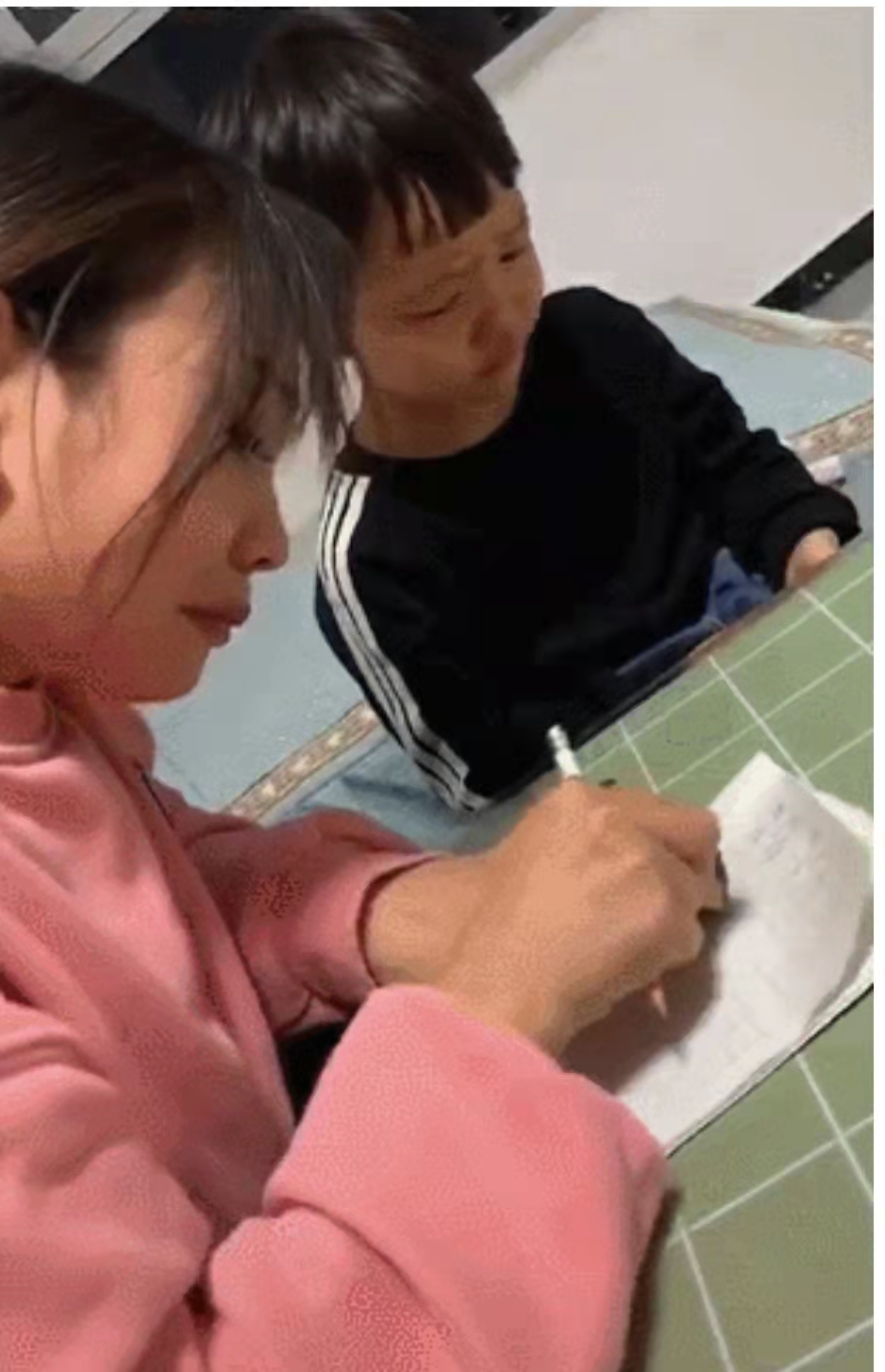 這樣做，輔導熊孩子寫作業(yè)再也不用“雞飛狗跳”了