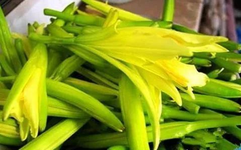 三歲前，不要給孩子吃這些，會(huì)害了他們
