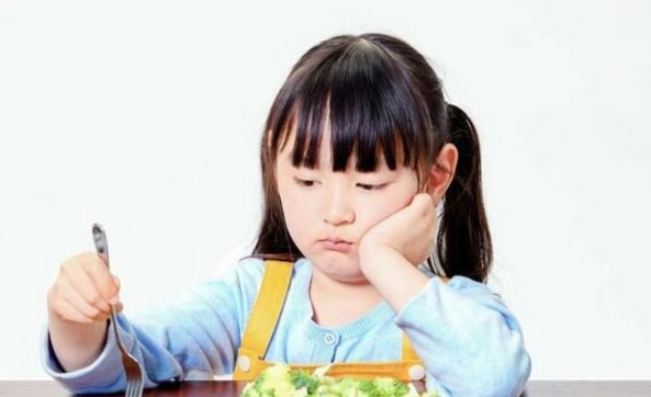 孩子一歲前添加輔食,家長(zhǎng)要牢記“3做3不做”,對(duì)孩子成長(zhǎng)有幫助