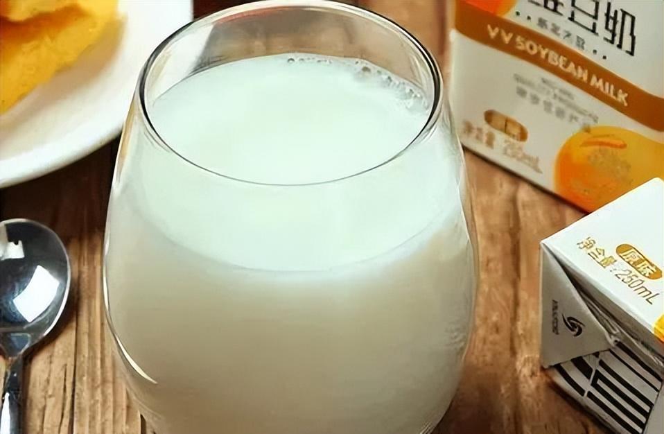 盡量少給孩子喝的幾種飲料，影響發(fā)育