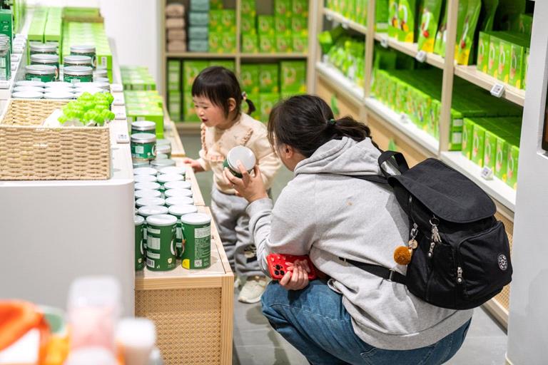 親寶寶杭州首開實體店 線上育兒品牌進軍線下