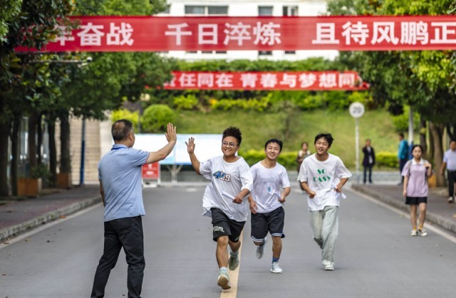 2023年高考作文題，折射出哪些語(yǔ)文教育新趨勢(shì)？
