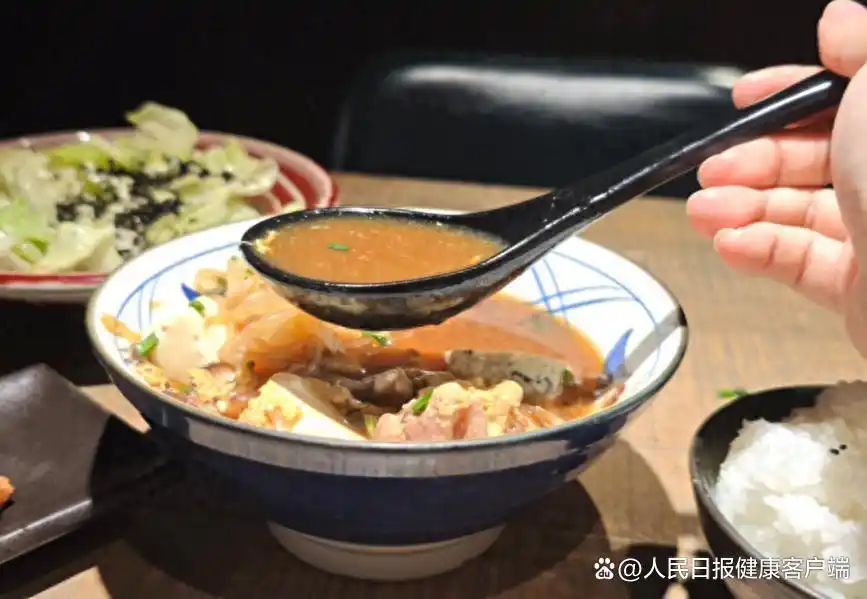 男子吃臘腸一周血壓飆升，冬季飲食當(dāng)心“隱形鹽”